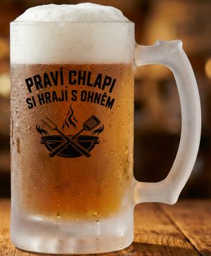 Půllitr skleněný 500 ml. s motivem Praví chlapi si hrají s ohněm, matné sklo