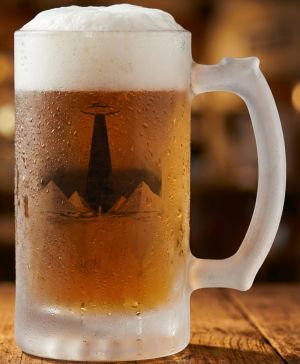 Půllitr skleněný 500 ml. s motivem Pyramidy a UFO, matné sklo
